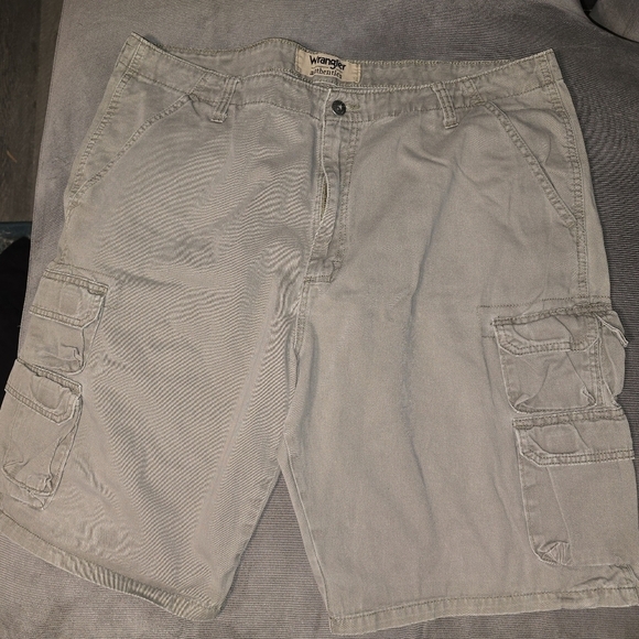 Wrangler Other - Wrangler Tan Cargo Shorts Baggy Skater Style Cotton Men's Size 38 XL